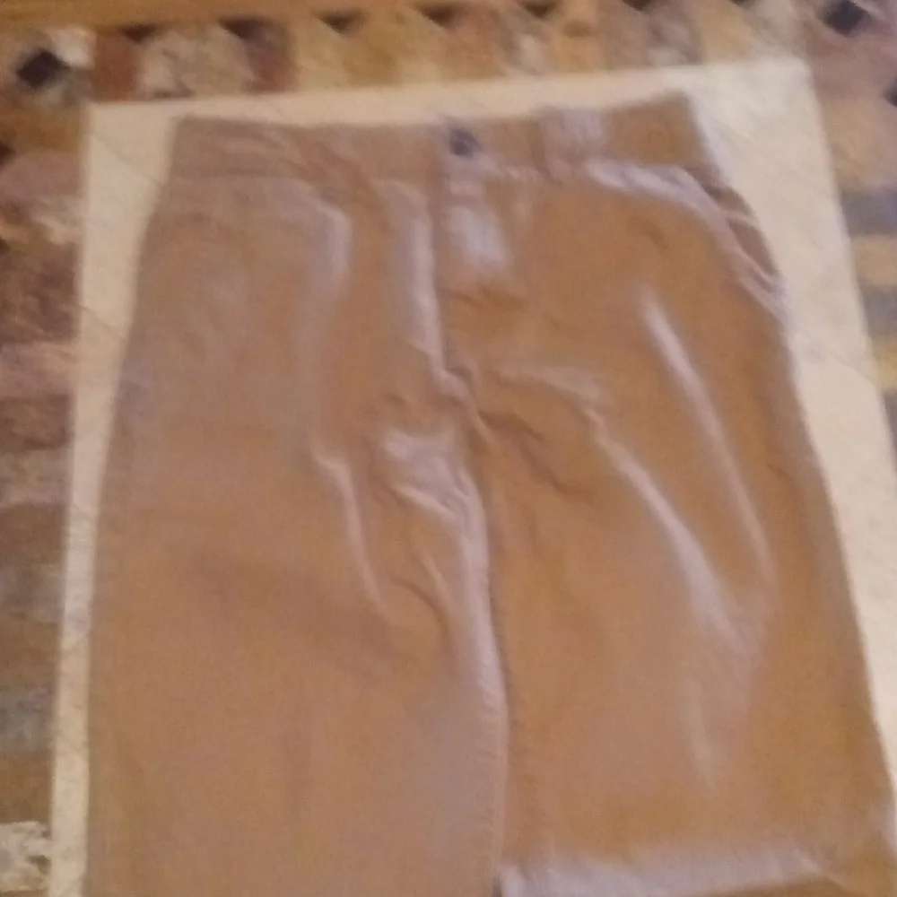 American Eagle khakis 28x32 - Picture 3 of 9
